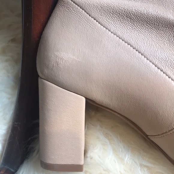Stuart Weitzman beige stretch leather booties - Picture 4 of 7